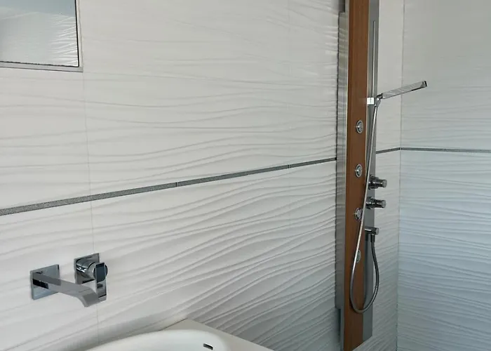 Monti בית הארחה