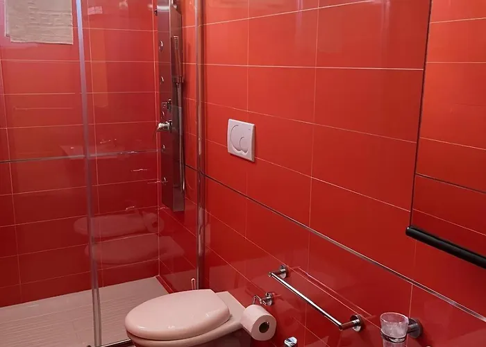 Monti בית הארחה *