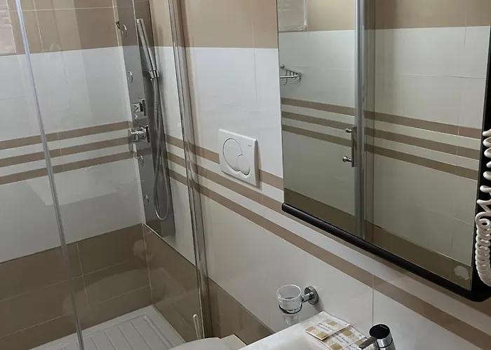 Monti בית הארחה *